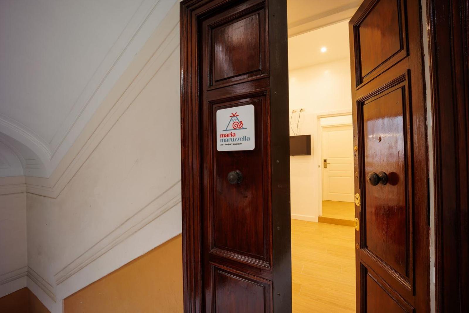Maria Maruzzella B&B Luxury Suites เนเปิลส์ ภายนอก รูปภาพ